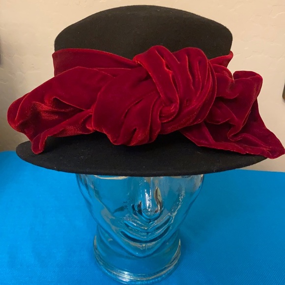 Woman’s Wool Top Hat - Picture 10 of 13